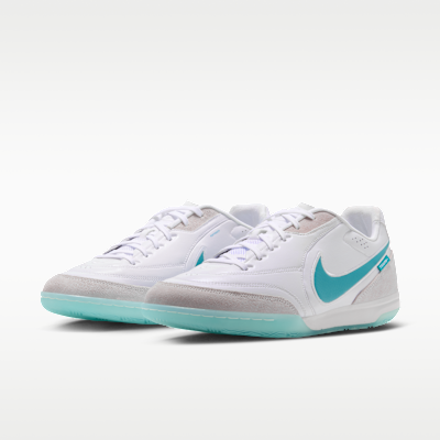 Nike.comにおけるナイキ ティエンポ ストリートガト インドアコート